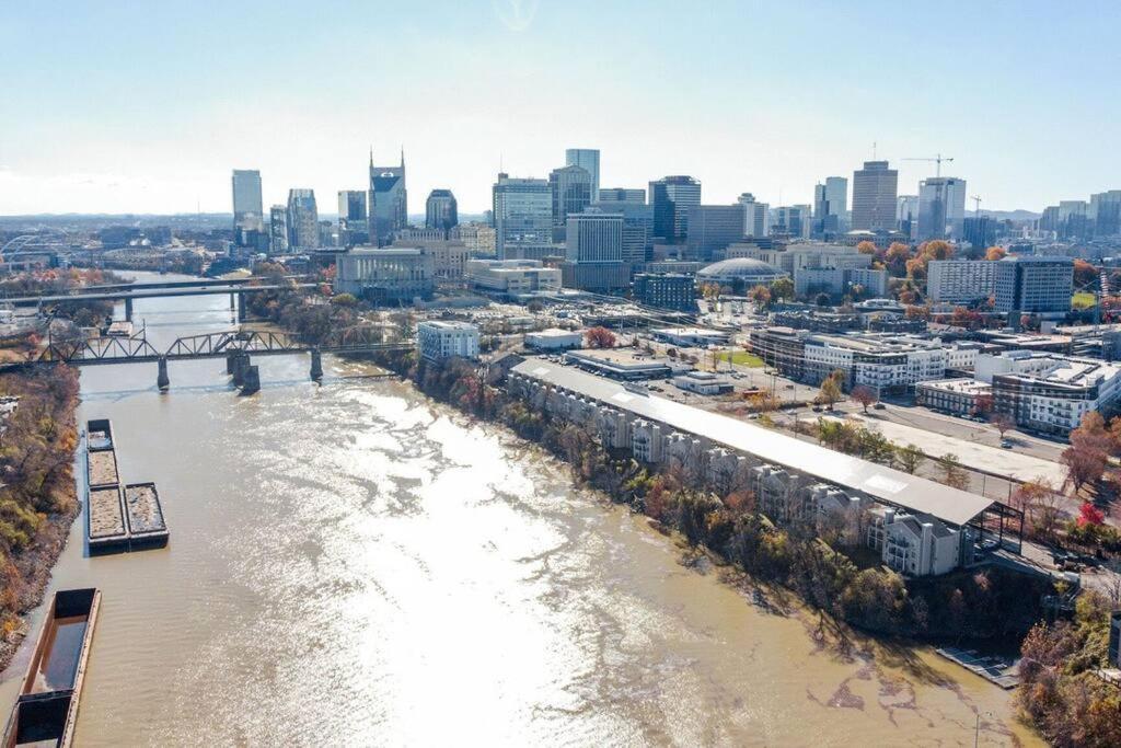 Nash Star Private Condo - 2Bed, 2Bath, Sleep 6, 25 Min Walk To Broadway And All Nashville Attractions, Pool, Gym Buitenkant foto