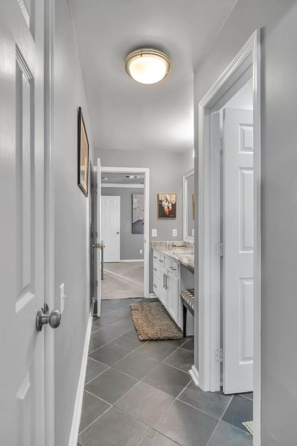 Nash Star Private Condo - 2Bed, 2Bath, Sleep 6, 25 Min Walk To Broadway And All Nashville Attractions, Pool, Gym Buitenkant foto