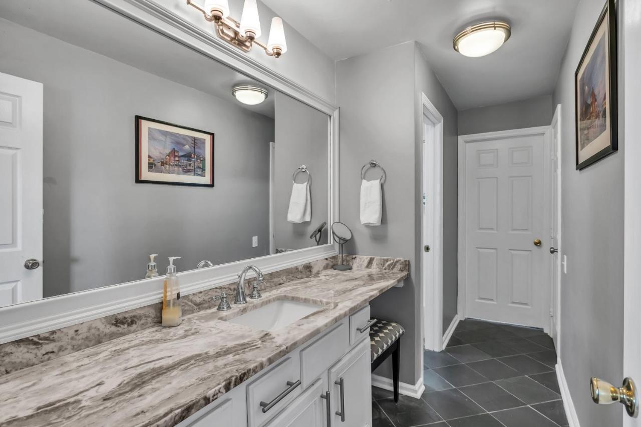 Nash Star Private Condo - 2Bed, 2Bath, Sleep 6, 25 Min Walk To Broadway And All Nashville Attractions, Pool, Gym Buitenkant foto