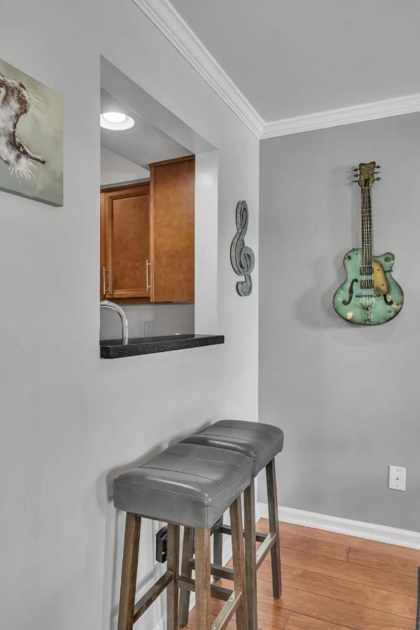 Nash Star Private Condo - 2Bed, 2Bath, Sleep 6, 25 Min Walk To Broadway And All Nashville Attractions, Pool, Gym Buitenkant foto